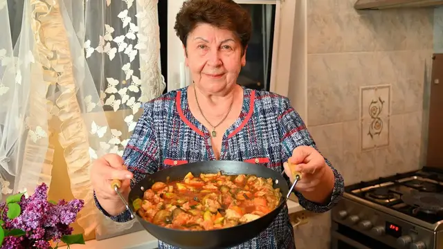 Мясо на луковой подушке