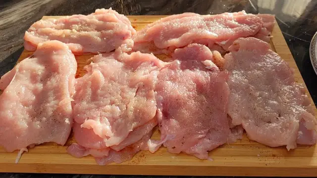 Рулетики с сыром и грибами на новогодний стол