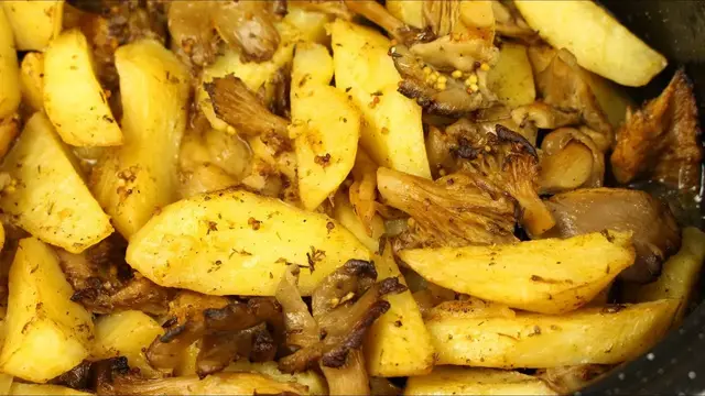 Хрустящая картошка с грибами в духовке