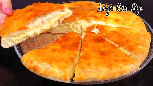 Быстрый пирог на кефире с картошкой и сыром