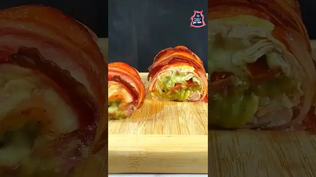 Рулет из куриной грудки в беконе 