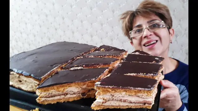 Медово-шоколадный торт с безе и варёной сгущёнкой