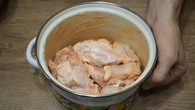 Необычные и очень сочные куриные крылышки