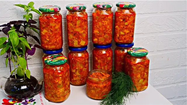 Сытный салат на зиму с кабачками