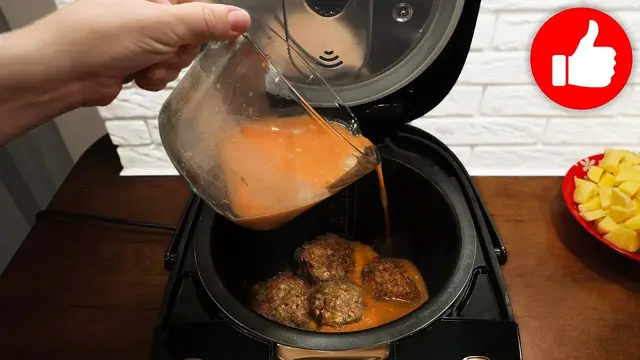 Тефтели из кабачков с фаршем и картошкой в мультиварке