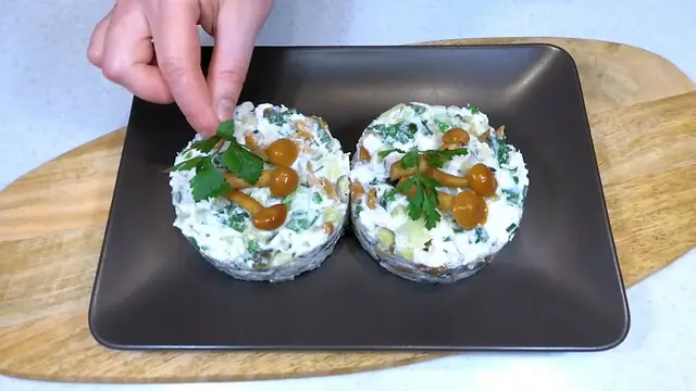 Праздничный салат с грибами