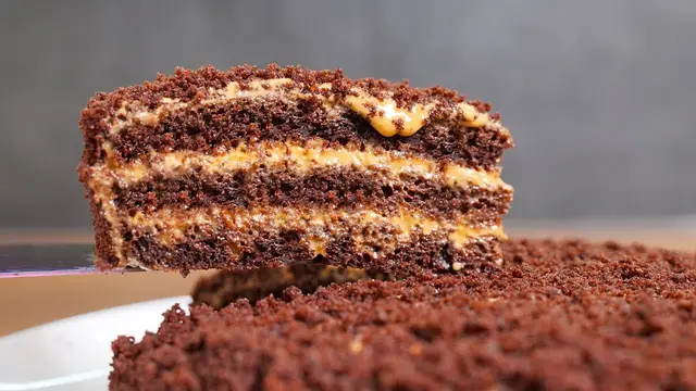 Очень простой и вкусный домашний шоколадный торт