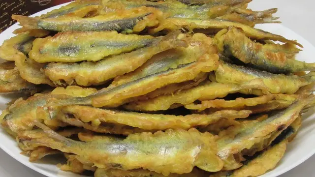Мойва и салака на сковородке  