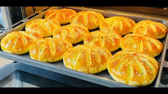 Мягкие булочки с картошкой и зелёным луком