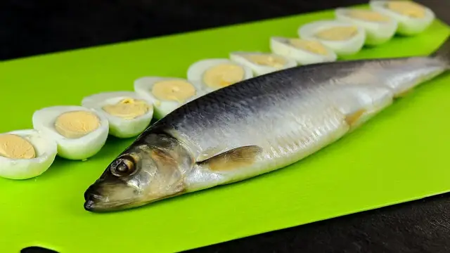 Быстрая закуска из селедки 