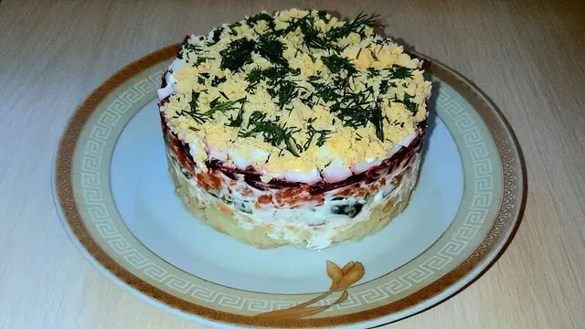 Салат со свёклой