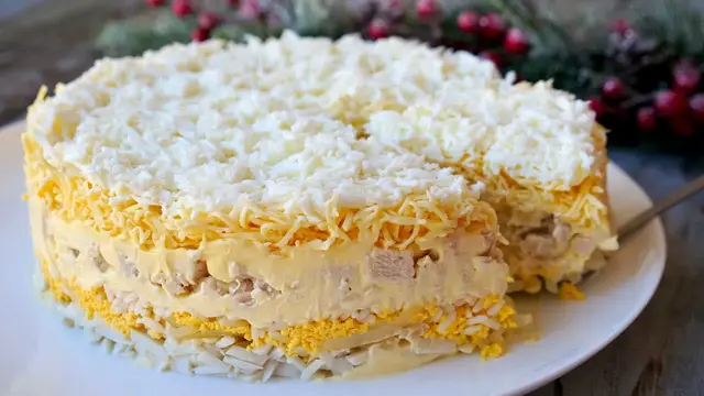 Праздничный салат с куриной грудкой 