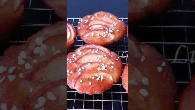 Нежные кексы с яблоками