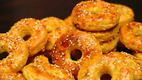 Мягкие и ароматные творожно-сырные бублики