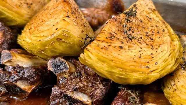 Говяжьи ребрышки с капустой