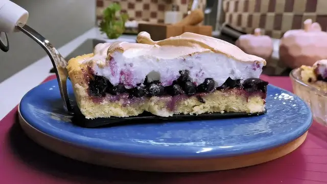 Потрясающий пирог с чёрной смородиной