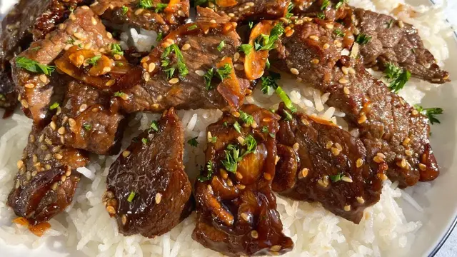 Вкусная жареная говядина на сковороде