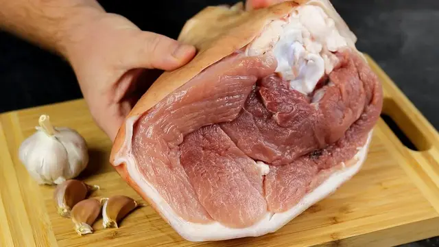 Вкусная закуска из свиной рульки