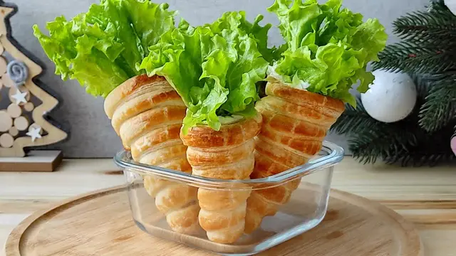 Слоеные трубочки с сырным кремом