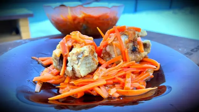 Минтай с морковью и луком