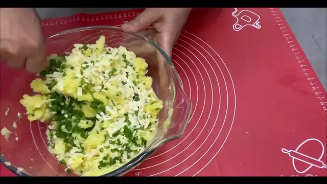 Лучшая картофельная начинка с сыром и зелёным луком