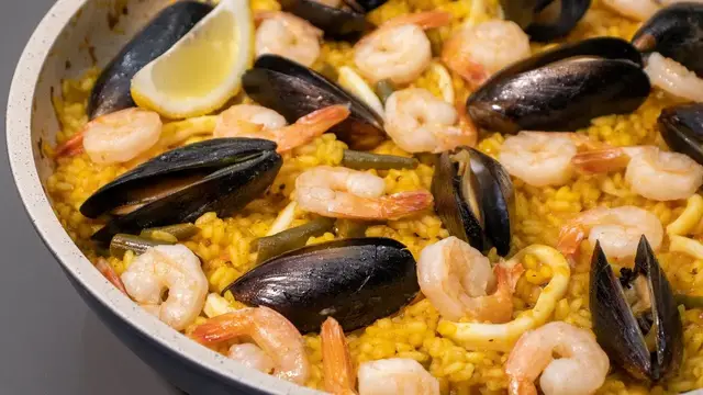 Паэлья с морепродуктами 