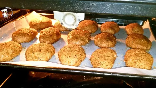 Вкусные котлеты в духовке