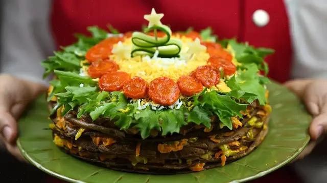 Новогодний закусочный торт