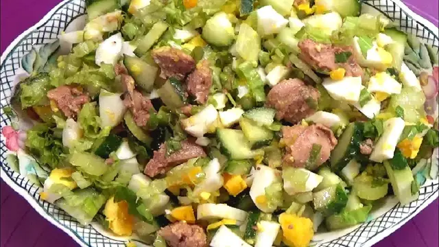 Лёгкий салат из печени трески на завтрак