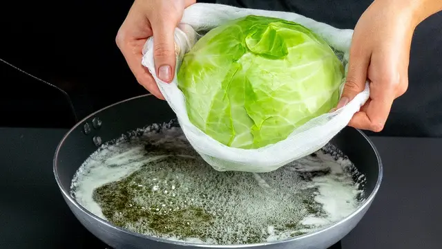 Голубцы с мясом и рисом в томатно-йогуртовом соусе