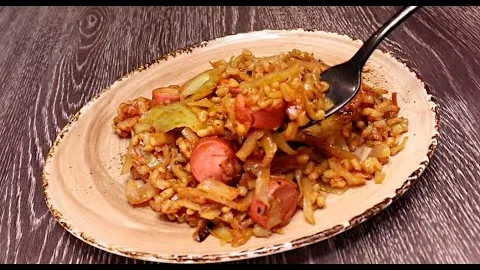 Перловая каша с капустой и сосисками