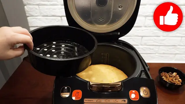 Торт Медовик с вареной сгущенкой и орехами в мультиварке 