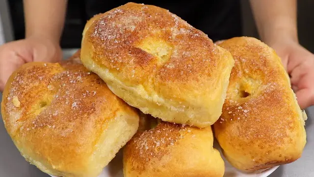 Пуховые сахарные булочки к чаю