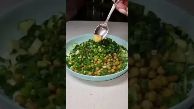 Хрустящий салат на скорую руку