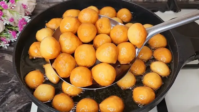Слоенные шарики со сгущенкой