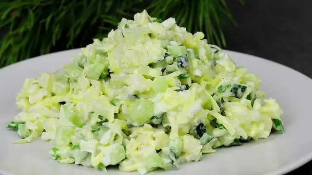 Лёгкий и вкусный салат с куриной грудкой