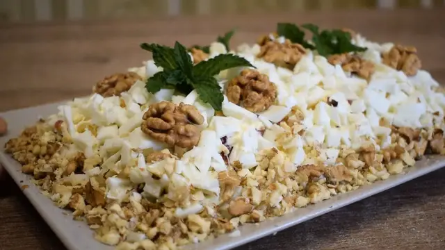Салат с копченой курицей