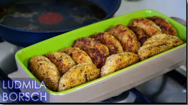 Котлеты с хлебом и солёными огурцами