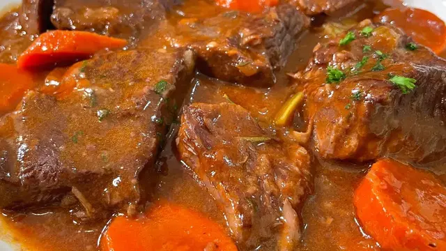 Тушеная говядина с подливой
