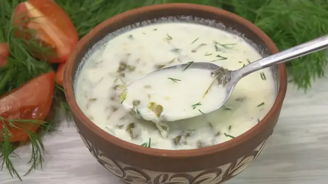 Лёгкий суп со сметаной и щавелем 