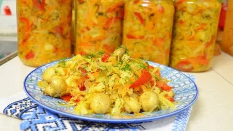 Салат с капустой и грибами