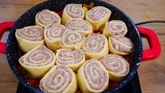 Мясные рулетики с начинкой из фарша