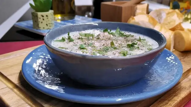 Сытный грузинский куриный суп Чихиртма