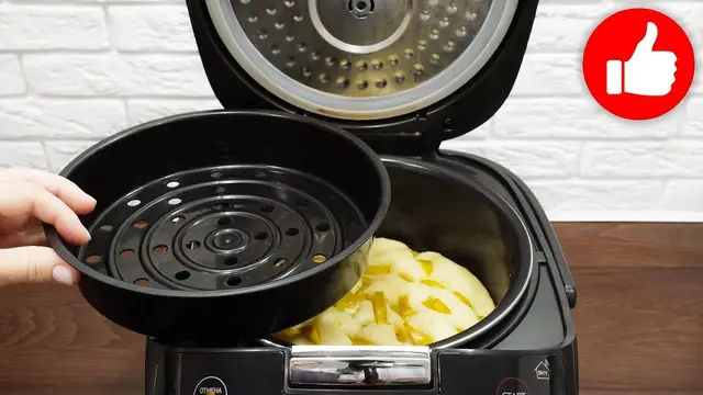 Шарлотка с яблоками в мультиварке