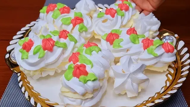 Пирожные безе с кремом
