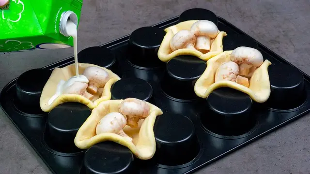 Слойки с грибами и сыром