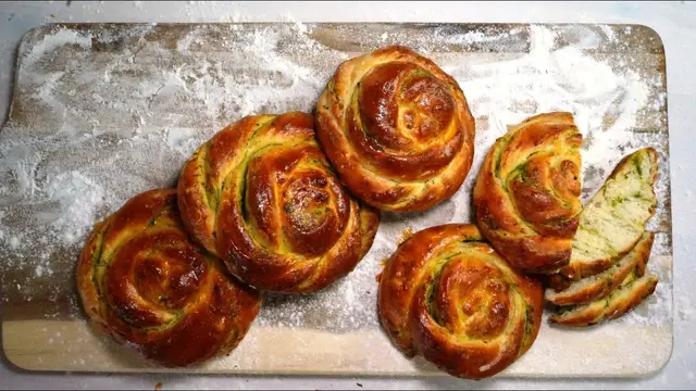 Булочки с начинкой из трав