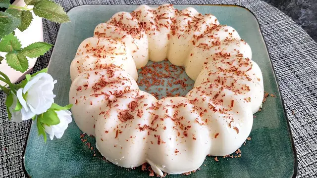 Молочный десерт из сметаны и молока