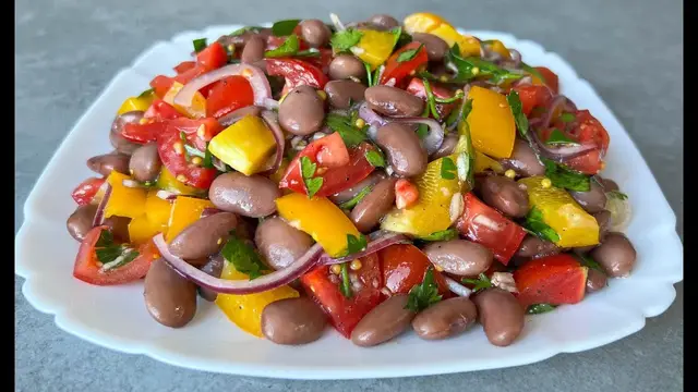 Вкусный салат с фасолью 