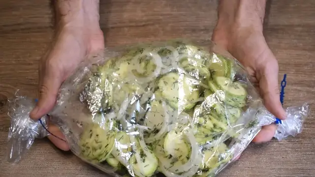Минутная закуска из кабачков